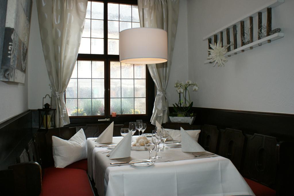 Hotel Restaurant Zunftstube ซาร์บวร์ก ภายนอก รูปภาพ