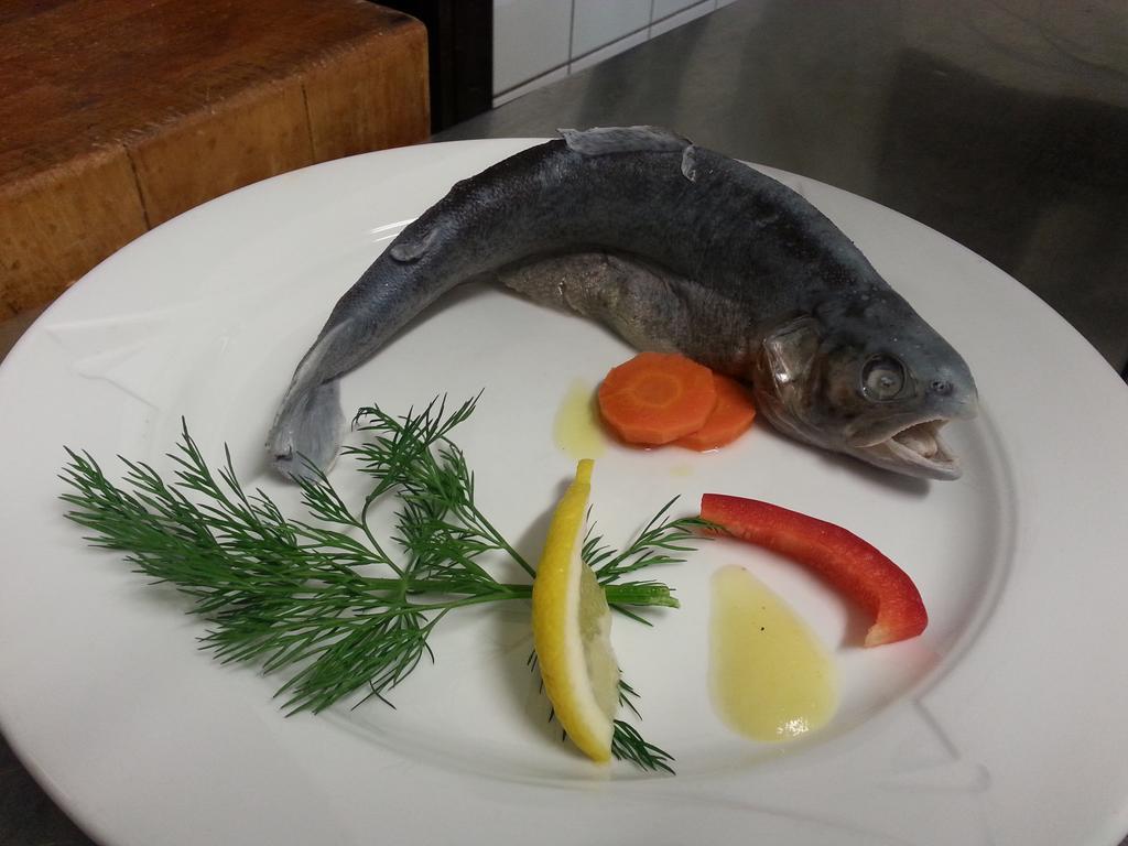 Hotel Restaurant Zunftstube ซาร์บวร์ก ภายนอก รูปภาพ
