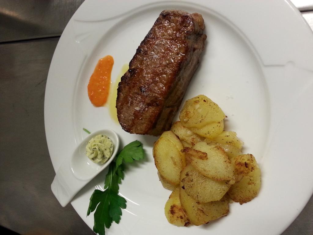 Hotel Restaurant Zunftstube ซาร์บวร์ก ภายนอก รูปภาพ
